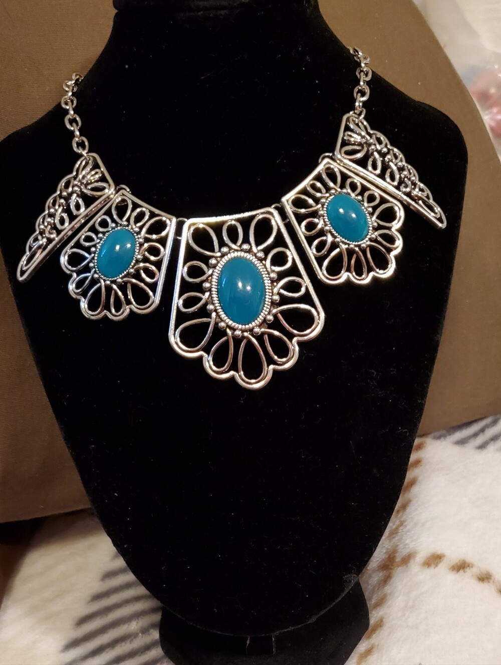 Georgous Turquoise Blue Necklace With Cabochons. Matching Earrings New - Picture 5 of 10
